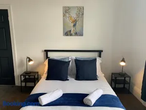 Image of Rawling - Welcoming 3 bed apartment with free Wifi and Free Parking