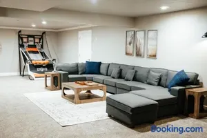 Image of Large & Spacious Home, Sleeps 23+ near SLC