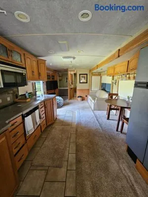 Image of Majestic Quick Stop RV on Farm