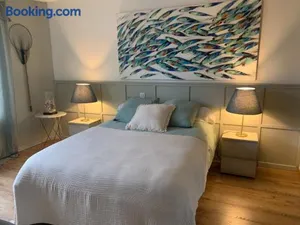 Image of Maison des glycines au bord du Doubs