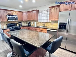 Image of Entire Spacious 4 BR Home for Professionals