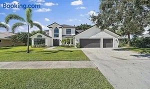 Image of 6BR Luxury Wellington Villa with Pool & Spa