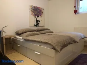 Image of Christine Oparaugo - Privatzimmer mit Bad