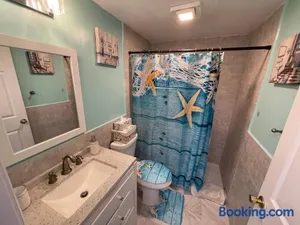 Image of 2BR Comfortable Downtown House Near Beach and More