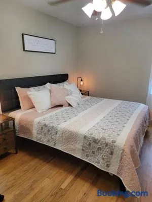 Image of Houndstooth Hideaway 3BR 2BA Home 3mi to UA Campus
