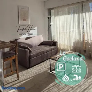 Image of Charmant studio Climatisé avec Terrasse, Piscine et Parking dans le beau quartier du PONANT