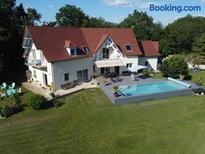 Image of Chambre calme avec piscine