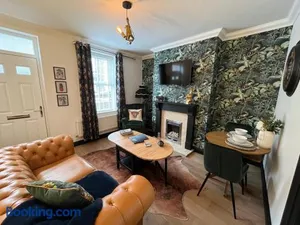 Image of Contemporary & Chic inner terrace 5 mins from Barnsley town centre