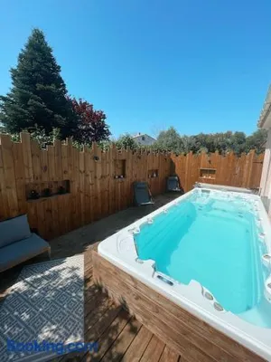 Image of Villa avec piscine entièrement rénovée à 5min de la plage de pinia