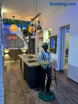Image of Grenoble LA SUITE 2 spa jaccuzzi et sauna privatif