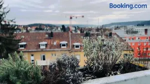 Image of Blühendes Balkonwohnung mit Traumaussicht