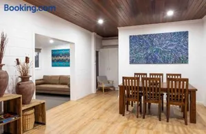 Image of At home in Alice