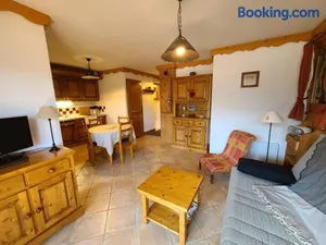 Image of Appartement 3 pièces cosy, 6 personnes, près de la piscine et du ski bus, parking inclus. - FR-1-572-285