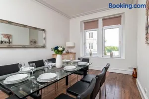 Image of Spacious 5-Bedroom Townhouse in the West-End