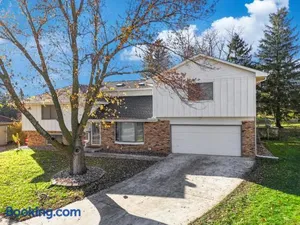 Image of Parkside Getaway- Spacious Six Bedroom Home for Families & Friends