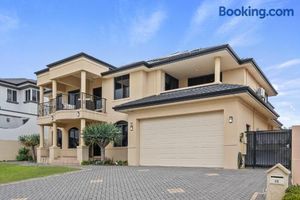 Image of Perth 2-Story, Views, BBQ & More