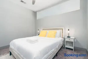 Image of Stylish 1BR Apartment with View