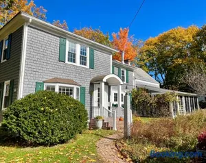 Image of Charming 4BR colonial close to downtown