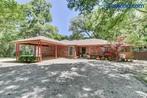 Image of Riverside country retreat with easy access to all that Houston has to offer