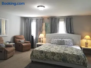 Image of Pasadena suite with private entrance