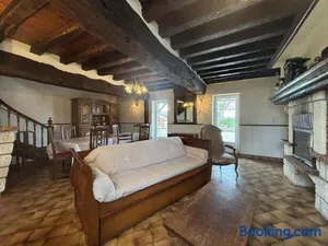 Image of Maison spacieuse avec jardin clos, piscine privative et sauna, proche centre de Saint-Pourçain - FR-1-489-60