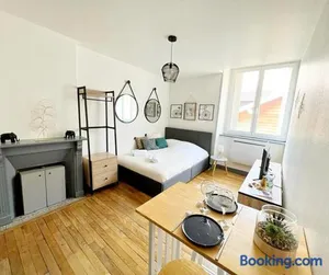 Image of Le Petit Carmes, studio chaleureux