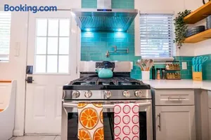 Image of Eclectic Chic 2 Bed-Quiet-Fast WIFI