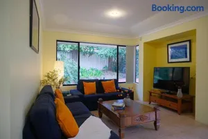 Image of Airport 6BR Haven - Quiet Yard & AC