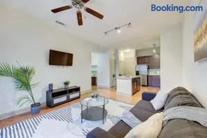 Image of Prestige Retreat with Wi-Fi, Pool, Parking, Pets Ok