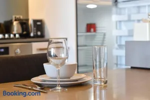 Image of 2B1B Cozy near Train Station + Free Parking!