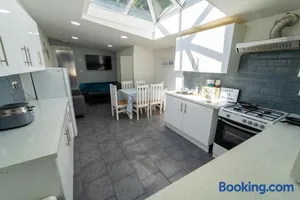 Image of STAY SA Spacious studios next to UOB and 10min to the City!
