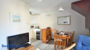 Image of 60 Strawberry Hill, Tolroy Manor