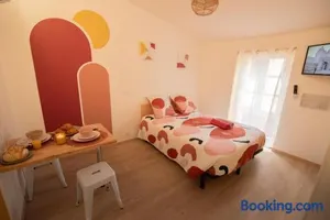 Image of Tout confort ! Centre-ville, Climatisation, Parking, Wifi, Calme, TV