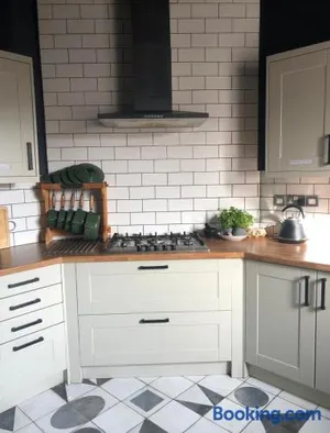 Image of Suffolk pink house, Newmarket town centre