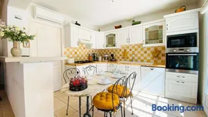 Image of Superbe villa de plain-pied avec parking et jardin