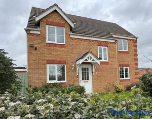 Image of Amazing 5 Bedrooms - 10 Beds Detached House in Bedford