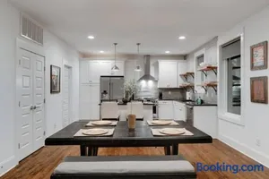 Image of Elegant Townhouse Near Broadway