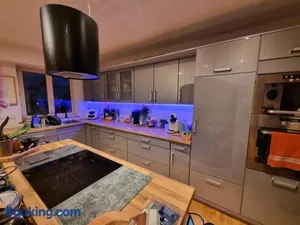 Image of OFFRE SPECIALE JO AVEC TRANSPORT GRATUIT SUR DEMANDE Chambre privée dans grande maison de ville avec jardin