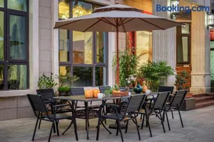 Image of Weisi Zhenpin Holiday Courtyard