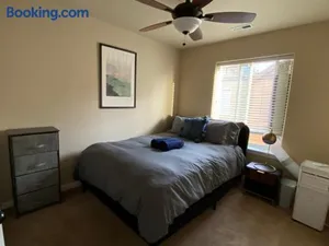 Image of Family friendly 3 story townhouse with workspace