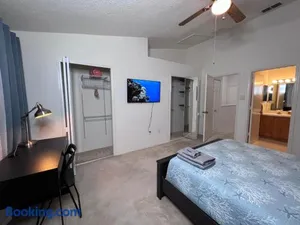 Image of Elegant Long Stay -KING Bed - POOL - Wifi - Tampa Palms - Moffitt - Gated - Pets OK - in New Tampa by Hunters Green - Live Oak - Cory Lake Isles area - H2