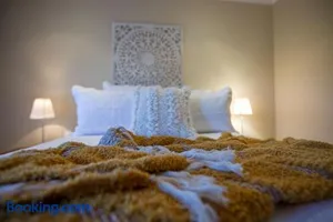 Image of Paula's Place 8 Ti Tree Close Robe