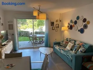 Image of Appartement de standing avec jardin privatif, proche du lac et du centre, parking inclus - FR-1-239-583