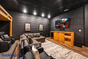 Image of Near Dollywood With Hot Tub, Game Room Home Theater