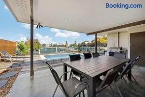 Image of 4 bedroom home on canal
