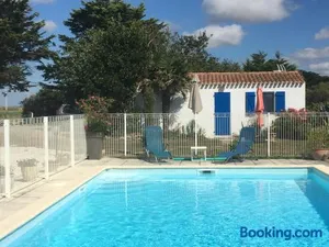 Image of Studio avec piscine