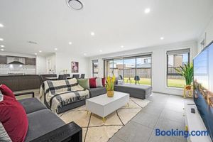 Image of Spacious Modern 4Bedroom Retreat near Gregory Hill