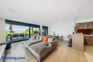 Image of Charming and Spacious Residence in the Heart of Brent by GuestLee