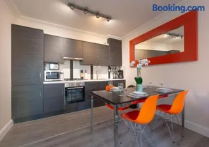 Image of Welcoming and Radiant - One Bedroom Apartment in the heart of South