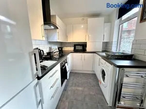 Image of Ideal 4 Bed Stay-Away-Home in Preston